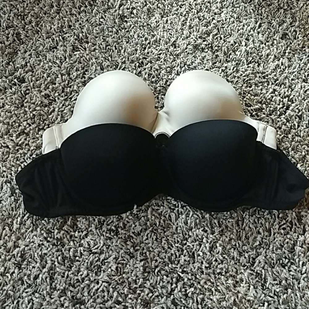 2 strappless Bras